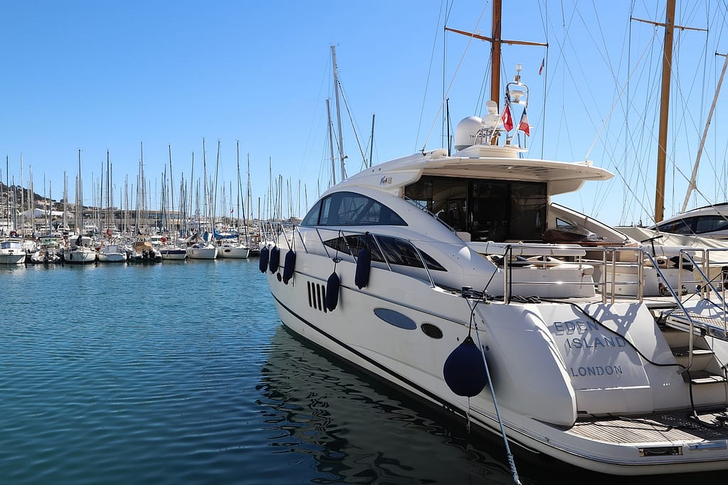 body of water, yacht, sea